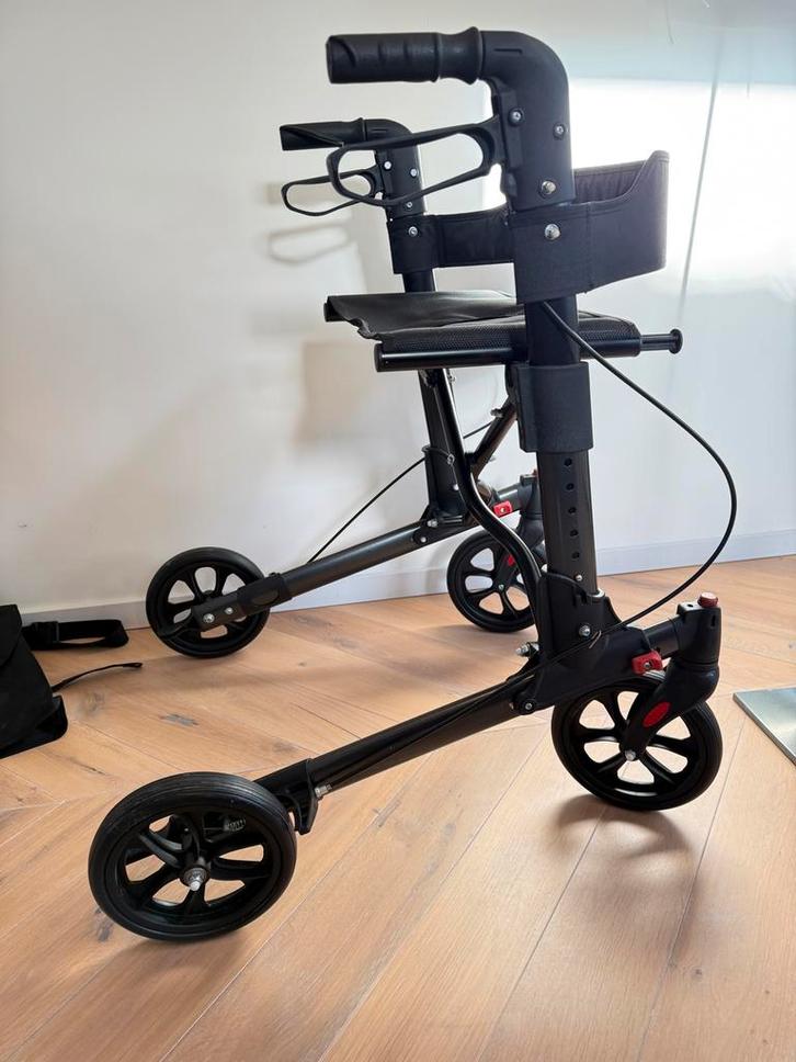 Gloednieuwe Rollator met Stoel + Complete Krukken Set!, Diversen, Rollators, Nieuw, Lichtgewicht, Opvouwbaar, Ophalen of Verzenden