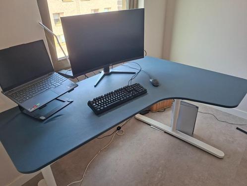 Ikea Bekant hoekbureau in perfecte staat, Huis en Inrichting, Bureaus, Zo goed als nieuw, Bureau, In hoogte verstelbaar, Ophalen