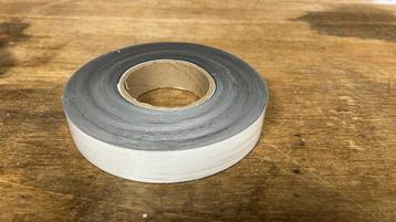 Magneetband. 30 mm breed. NIEUW. Volle rol. beschikbaar voor biedingen