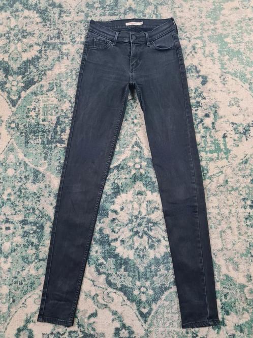 710 Levi's super skinny W26 L32 WMN STRETCH Tulsi2632 Zwart, Kleding | Dames, Spijkerbroeken en Jeans, Zo goed als nieuw, W27 (confectie 34) of kleiner