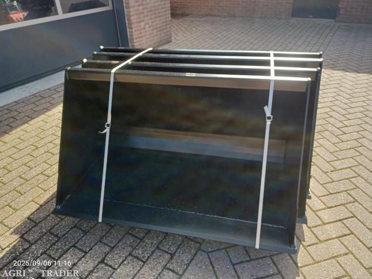 Scherp geprijsde knikmops en Giant bakken /grondbak, Zakelijke goederen, Machines en Bouw | Kranen en Graafmachines, Wiellader of Shovel