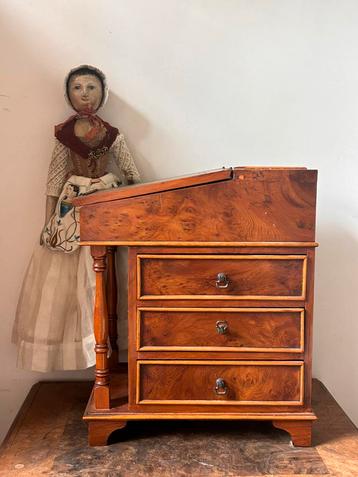 Meesterstukje, Davenport, secretaire, miniatuur beschikbaar voor biedingen