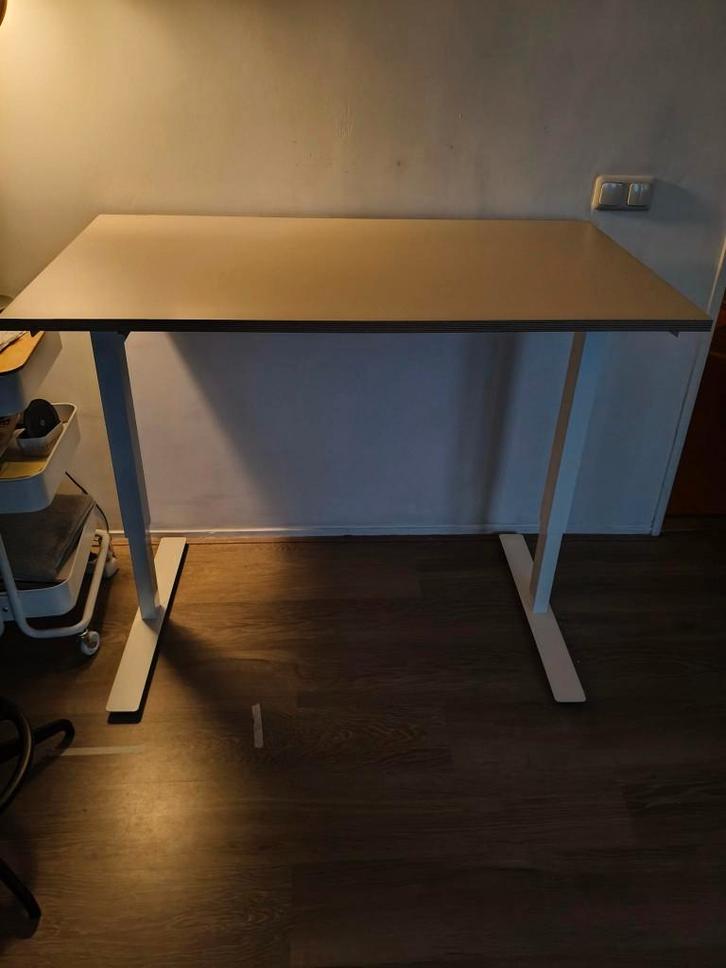 Bureau zit- sta (Trotten), Huis en Inrichting, Bureaus, Zo goed als nieuw, Stabureau, In hoogte verstelbaar, Ophalen