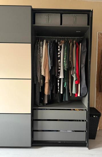IKEA PAX kledingkast met schuifdeuren - afbeelding 2
