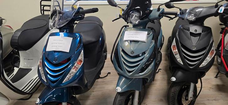 Piaggio zip, s snor en brom uitvoering, Fietsen en Brommers, Scooters | Piaggio, Nieuw, Zip, Benzine, Ophalen