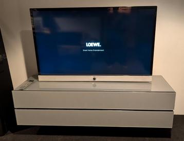 Loewe Connect ID55 TV met Design Meubel beschikbaar voor biedingen