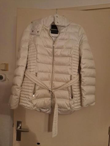Witte gewatteerde jas met riem - Maat 44 beschikbaar voor biedingen