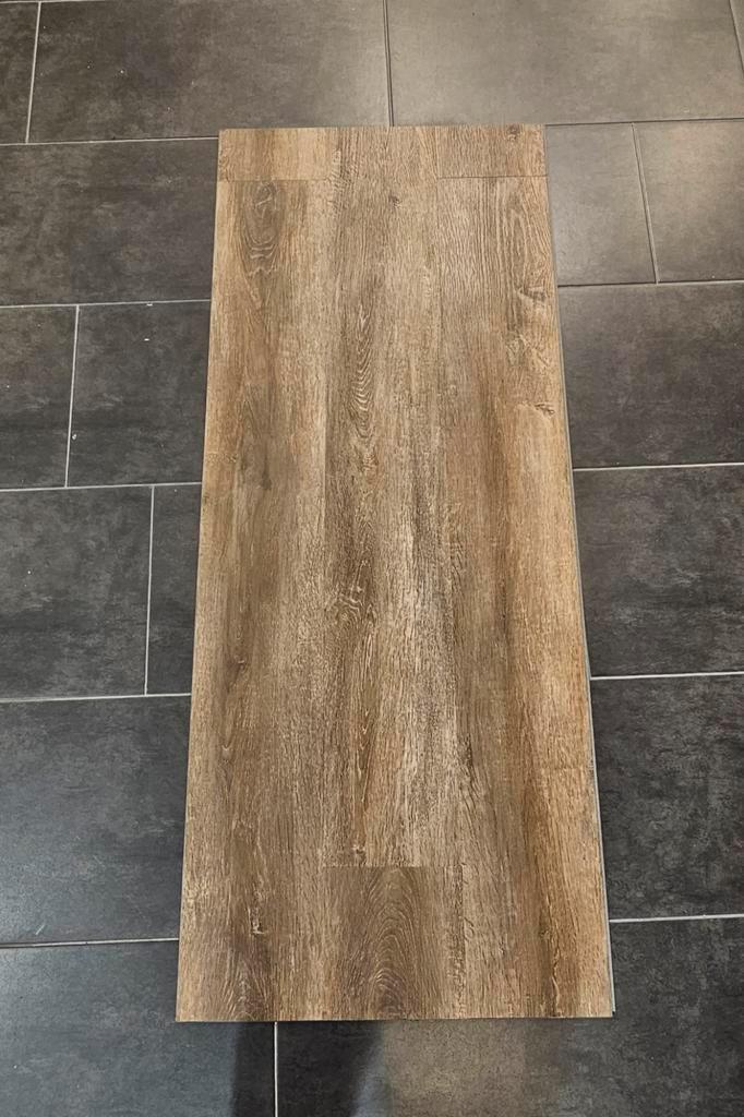 54m² (Klik PVC) Donker Bruin Eiken / Almere / Black Friday, Huis en Inrichting, Stoffering | Vloerbedekking, Nieuw, Overige typen