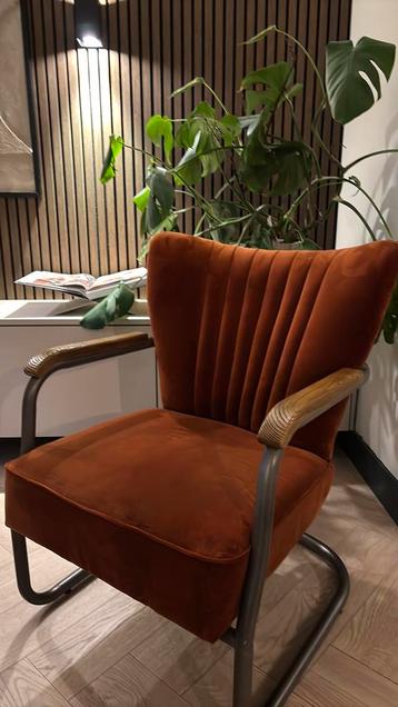 Stoel orange velours beschikbaar voor biedingen