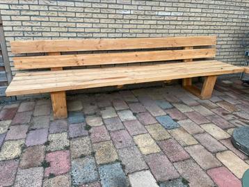 Tuinbanken beschikbaar voor biedingen