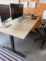 Trotten beige/ zwart bureau, Huis en Inrichting, Bureaus, Ophalen, In hoogte verstelbaar, Zo goed als nieuw, Stabureau