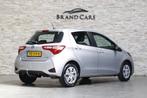 Toyota Yaris 1.5 Hybrid Aspiration NWE APK | CAMERA | TREKHA, Auto's, Gebruikt, Euro 6, 4 cilinders, Origineel Nederlands