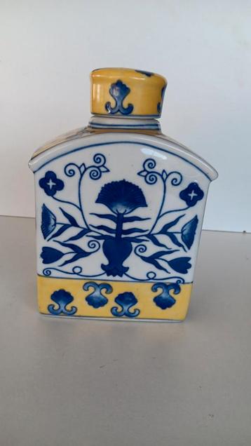Chinese fles met dopje.
 beschikbaar voor biedingen