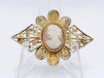 Goud vergulde zilveren filigrein broche bezet met camee, 900 beschikbaar voor biedingen
