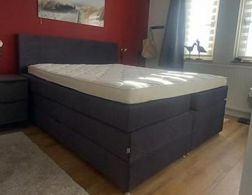 Boxspring 180x210 met opbergruimte - Zo goed als nieuw! beschikbaar voor biedingen