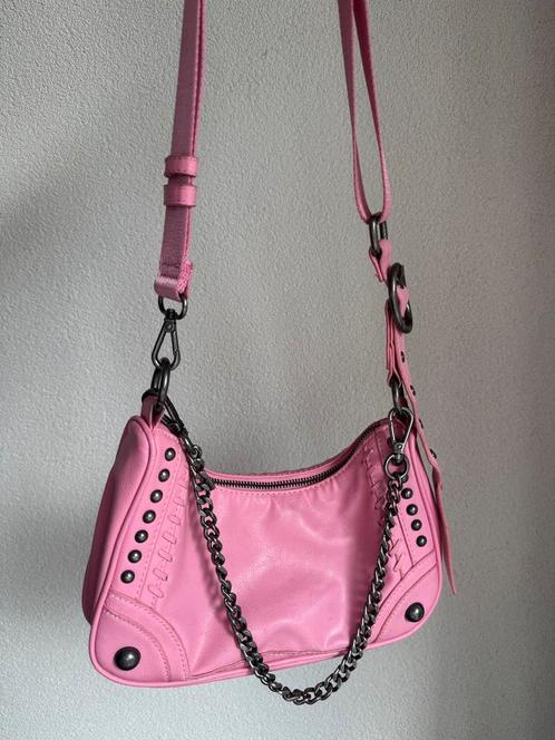Zara roze nep leren crossbody schoudertas met studs, Sieraden, Tassen en Uiterlijk, Tassen | Damestassen, Zo goed als nieuw, Schoudertasje