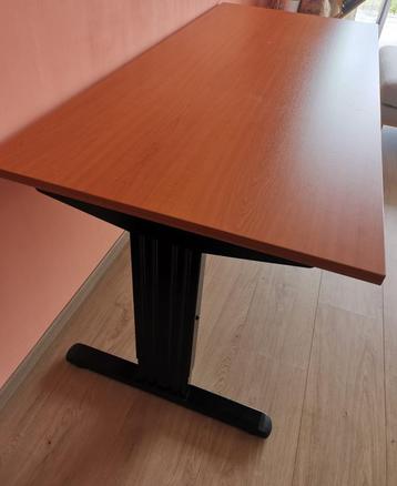 Desk / Bureau 180x80cm beschikbaar voor biedingen