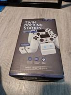 Playstation 4 duo oplader, Ophalen, Zo goed als nieuw, Overige kleuren, Met 2 controllers