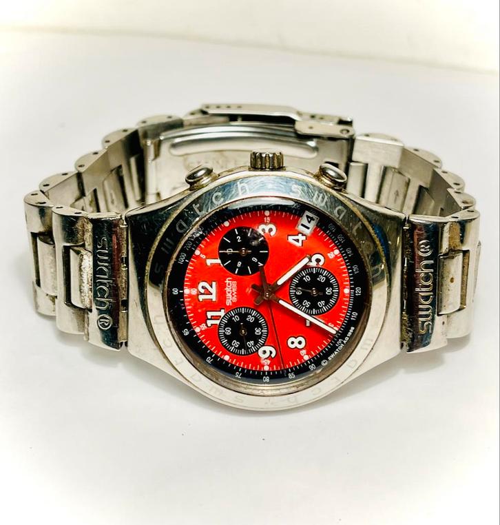 Swatch Crono Secret Agent Red (YCS 405), Sieraden, Tassen en Uiterlijk, Horloges | Heren, Nieuw, Polshorloge, Swatch, Kunststof