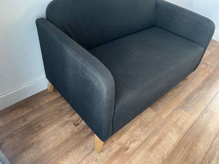 Zwarte 2-zits bank, Huis en Inrichting, Banken | Sofa's en Chaises Longues, Gebruikt, Tweepersoons, 150 tot 200 cm, 75 tot 100 cm