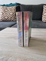 A curse so dark and lonely + A heart so fierce and broken, Ophalen of Verzenden, Zo goed als nieuw