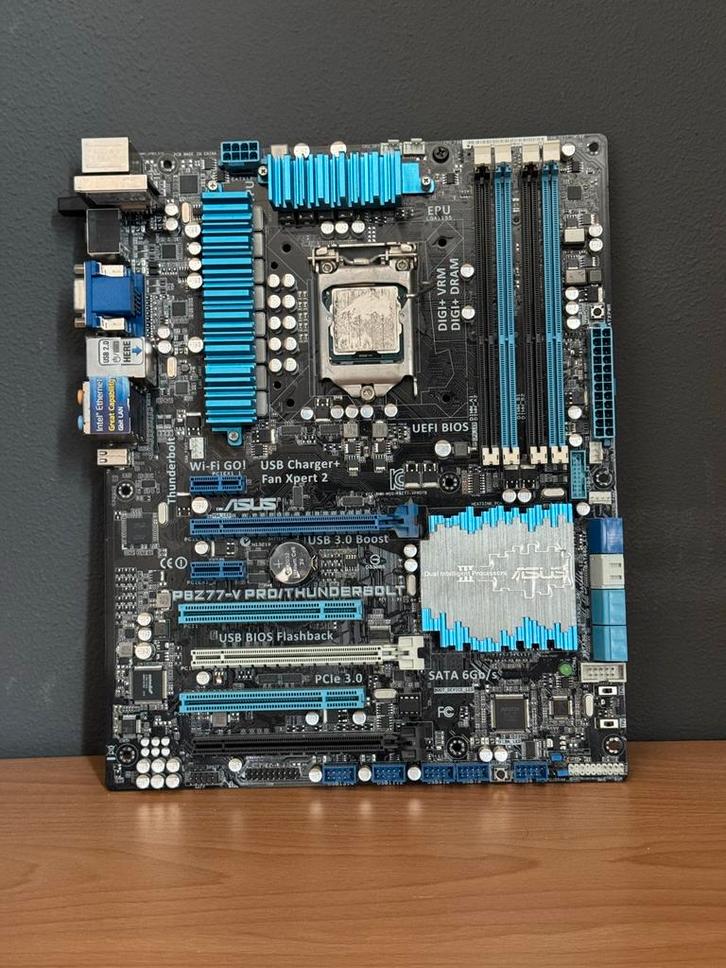 Asus P8Z77-V PRO/Thunderbolt Moederbord, Computers en Software, Moederborden, Gebruikt, Intel, DDR3, Ophalen of Verzenden