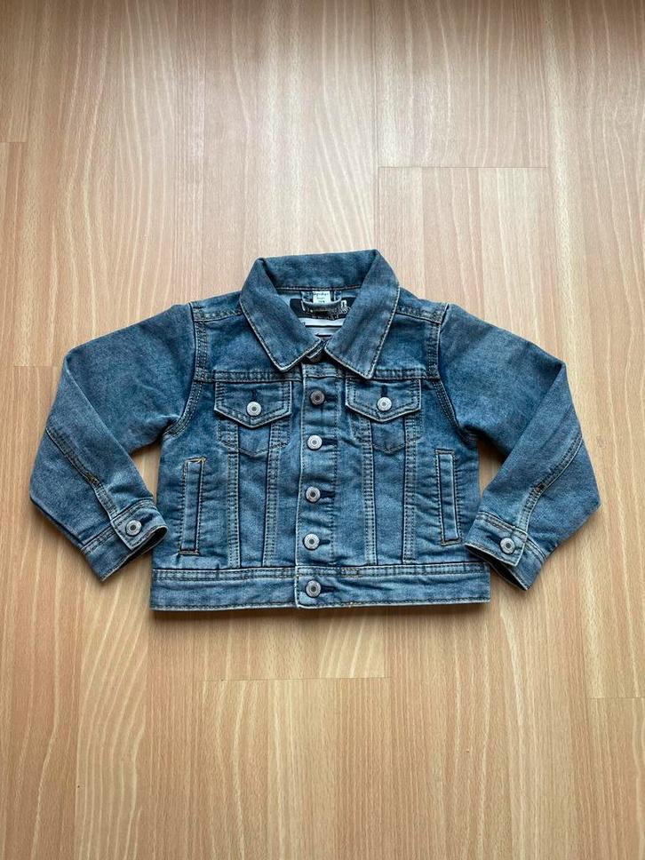 Spijkerjasje jasje jongen maat 104 zgan, Kinderen en Baby's, Kinderkleding | Maat 104, Zo goed als nieuw, Jongen, Trui of Vest