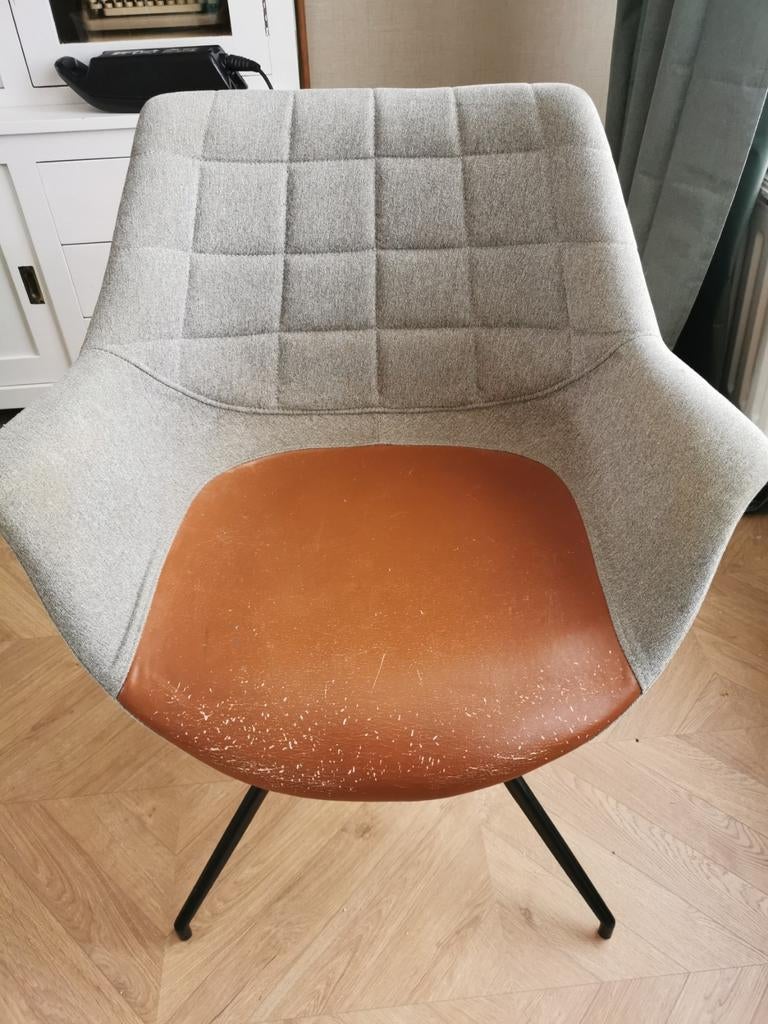 Twee Zuiver Stoelen, Huis en Inrichting, Stoelen, Gebruikt, Twee, Leer, Metaal, Stof, Grijs, Ophalen