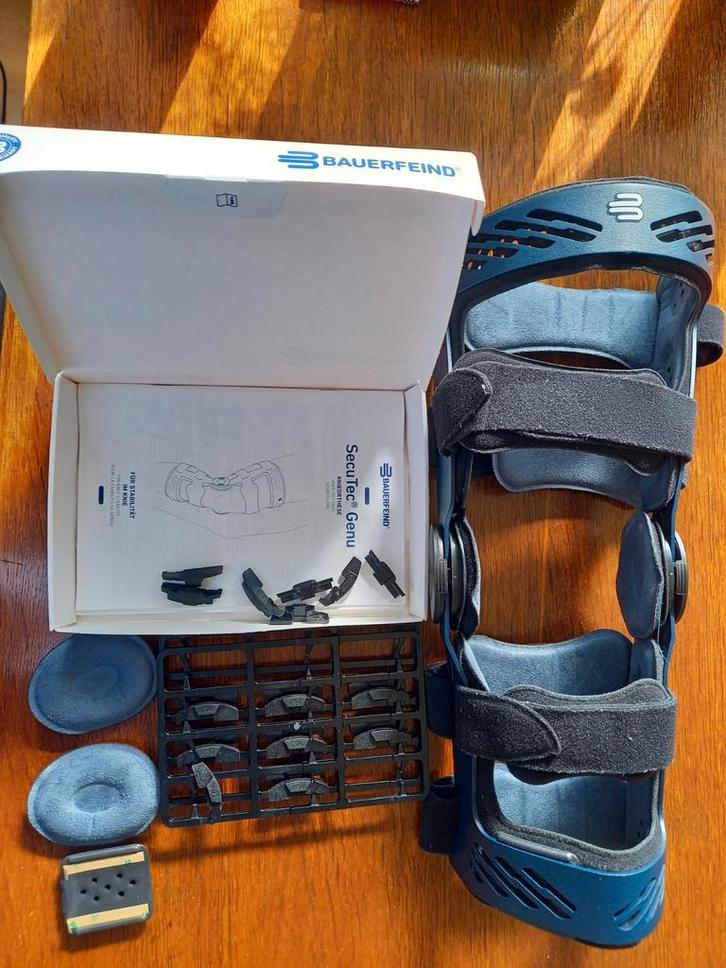 Knie brace links Bauerfeind SecuTec Genu knieorthese, Diversen, Braces, Zo goed als nieuw, Ophalen of Verzenden