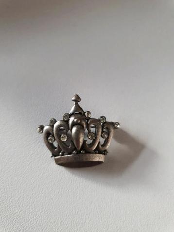 Vintage kroon broche met strass steentjes beschikbaar voor biedingen