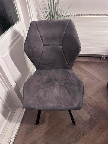 8 eetkamerstoelen met microvezel bekleding en metalen poten beschikbaar voor biedingen