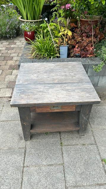 Hardhouten stevig (tuintafel) salontafel met lade beschikbaar voor biedingen