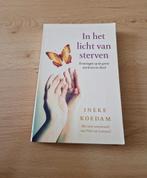 Boek in het licht van sterven ineke koedam dood leven, Ophalen of Verzenden, Zo goed als nieuw, Spiritualiteit algemeen, Achtergrond en Informatie