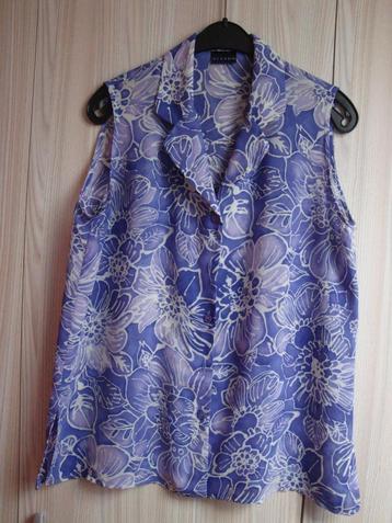 Lila paarse blouse met witte bloemen. Maat 44. beschikbaar voor biedingen
