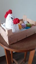 Gehaakte kip op 10 omhaakte plastic eieren., Ophalen of Verzenden, Nieuw