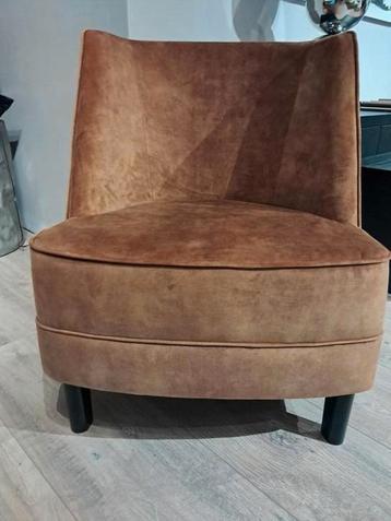 Fauteuils in diverse kleuren van € 425 voor € 215 beschikbaar voor biedingen