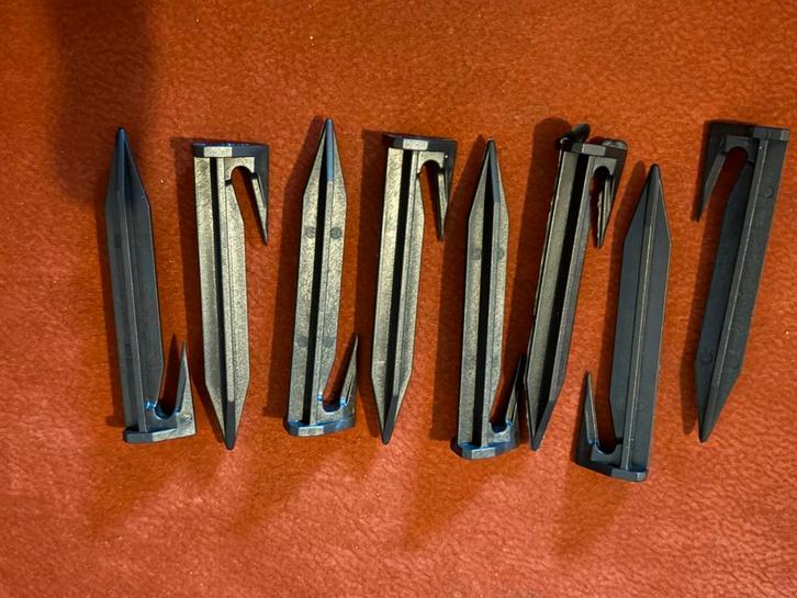 Robotmaaier draadpinnen. begrenzingsdraad pennen, Tuin en Terras, Robotmaaiers, Zo goed als nieuw, Ophalen of Verzenden