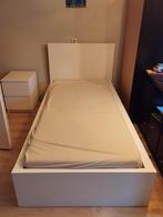 Single bed with two drawers and its mattress, Huis en Inrichting, Slaapkamer | Bedden, Ophalen of Verzenden, Zo goed als nieuw