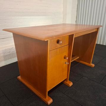 Vintage klein houten bureau bureautje  beschikbaar voor biedingen