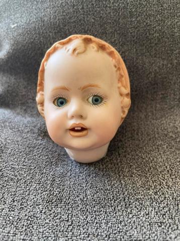 Lief klein meisjes poppen koppie beschikbaar voor biedingen
