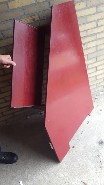 Rode houten hoek burea voor computer/laptop