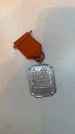 Medaille van de wandelclub in den haag, Verzamelen, Speldjes, Pins en Buttons, Ophalen of Verzenden, Zo goed als nieuw, Overige onderwerpen