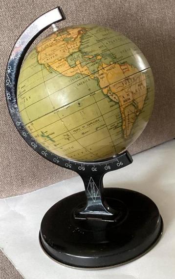 Zeer mooie oude 1950-1960 Blikken wereldbol,made in England beschikbaar voor biedingen