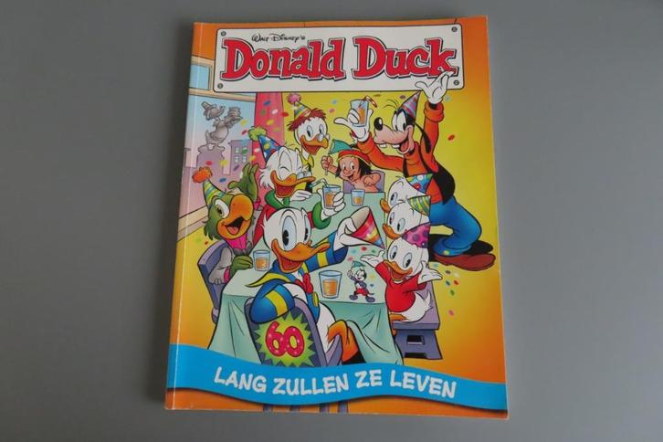 Donald Duck - Lang zullen ze leven 60 jaar, 2012, Boeken, Stripboeken, Zo goed als nieuw, Eén stripboek, Ophalen of Verzenden