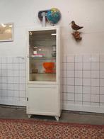 Vintage doktersvitrine jaren 50 60 industrieel design, Huis en Inrichting, Kasten | Vitrinekasten, Ophalen of Verzenden, Zo goed als nieuw