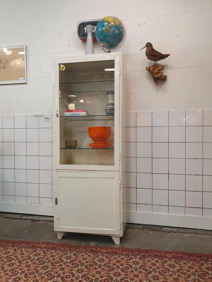 Vintage doktersvitrine jaren 50 60 industrieel design, Huis en Inrichting, Kasten | Vitrinekasten, Zo goed als nieuw, Glas, Metaal