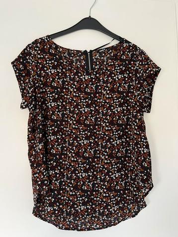 Bloemetjes shirtje van ONLY maat 38 beschikbaar voor biedingen