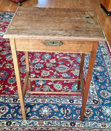 Eikenhout antiek halkastje met klepblad beschikbaar voor biedingen