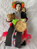 Oude pop klederdracht Thailand, Verzamelen, Poppen, Gebruikt, Onbekend, Ophalen of Verzenden, Onbekend