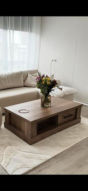 Eettafel + salontafel beschikbaar voor biedingen